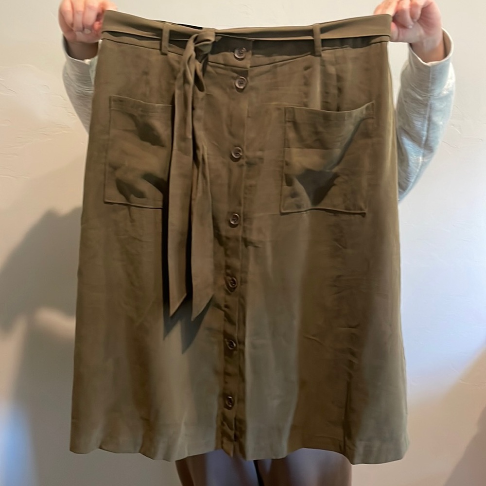 Old Navy. Midi skirt. Size XL. Olive green.